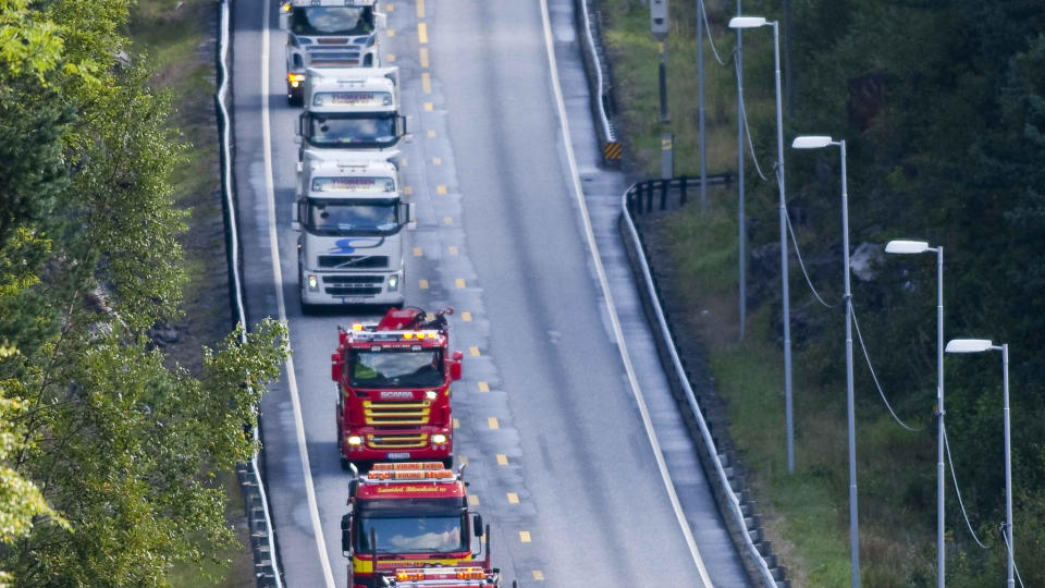  LANGE K�ER:  Trafikken p� E18 har g�tt i sneglefart i dag under vogntogaksjonen. Foto: PER FL�THE.