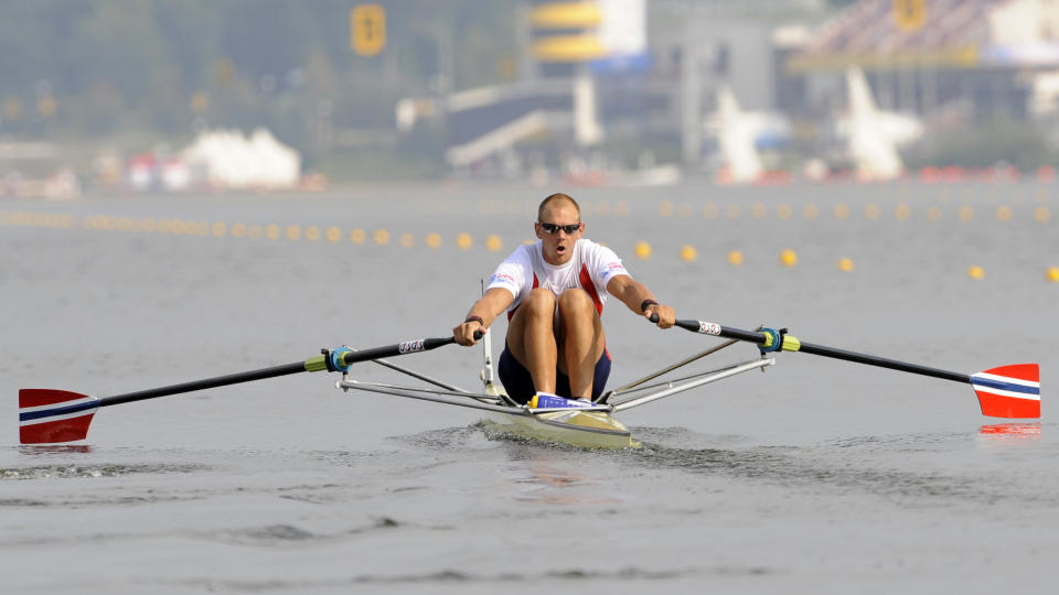 SLEIT I VM: Olaf Tufte er redd det er noe alvorlig galt med helsa og st�r over NM. Her under VM. Foto: AP/Alik Keplicz