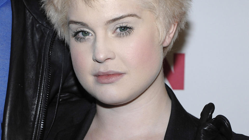 STRENG FAR: Kelly Osbourne avsl�rer nye sider hos sin rockepappa i sin selvbiografi. Foto: SCANPIX
