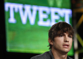 S�RGER P� TWITTER: Ashton Kutcher. Foto: Matt Sayles/AP