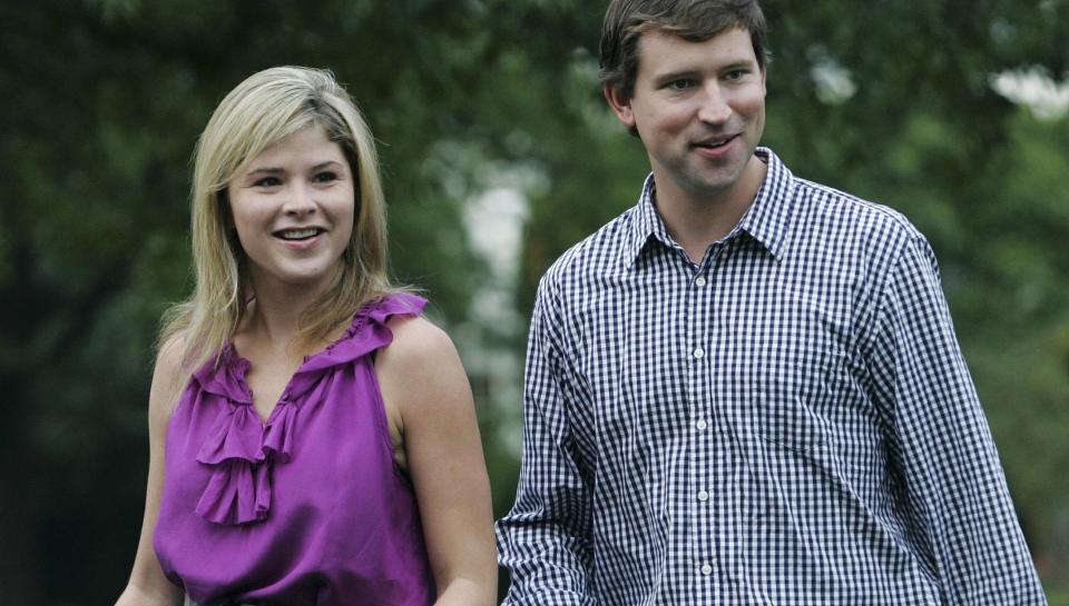 P� TV:  Jenna Hager (27), datter av tidligere president George W. Bush, f�r TV-jobb. Her med ektemannen Henry Hager. Foto: SCANPIX/AP Photo/Haraz N. Ghanbari