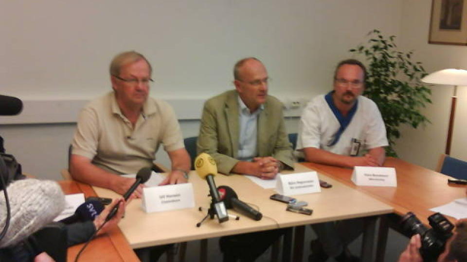SVINEINFLUENSA:  De f�rste pr�veresultatene som ble lagt fram p� Akademiska sykehuset i Uppsale i dag tyder p� at Sverige har f�tt sitt f�rste d�dsoffer for svineinfluensa. MMS-foto: Roger Schederin/Expressen