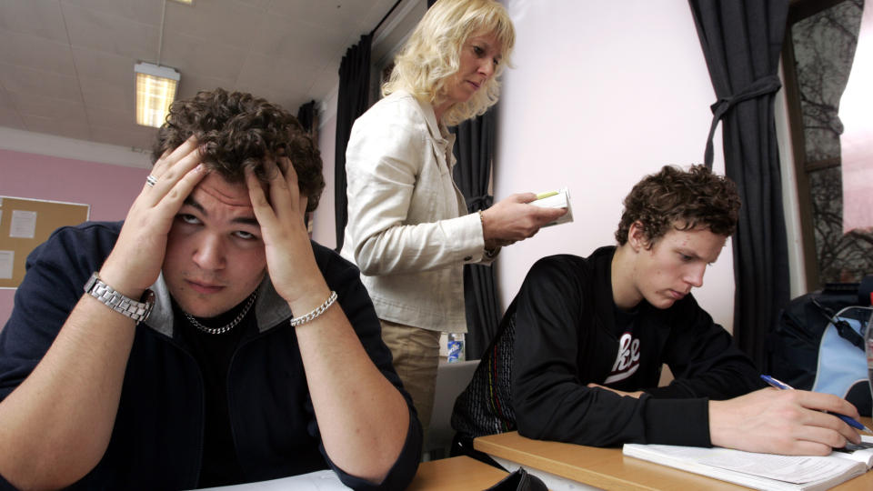 �N AV TO FULLF�RER IKKE VIDEREG�ENDE: Frafallet er spesielt stort p� de yrkesfaglige studieretningene. Mangel p� l�rlingplass gj�r at mange blir st�ende uten et relevant studietilbud etter to �r p� skolebenken. Illustrasjonsfoto: SCANPIX