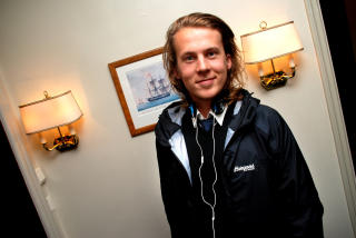 KOM ALENE: B�rd Ylvis�ker m�tte representere Ylvis alene p� premierefesten i g�r, da broren Vegards kone hadde f�dselstermin. Selv har 27-�ringen tre barn.