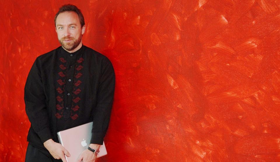 STRAMMER INN: Wikipedia-grunnlegger Jimmy Wales og hans kolleger i Wikimedia Foundation strammer inn reglene for brukerredigering av artikler om n�levende personer i nettleksikonet. Foto: SCANPIX