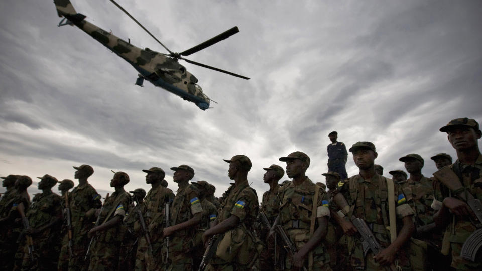 �GUTTETUR:� Konfliktene i Nord�st-Kongo er fremdeles av de farligste i verden. Bildet viser rwandiske styrker ved Goma i �st-Kongo, etter en offensiv mot hutu-militsen i Kongo tidlig i �r.  Foto: REUTERS/Finbarr O'Reilly