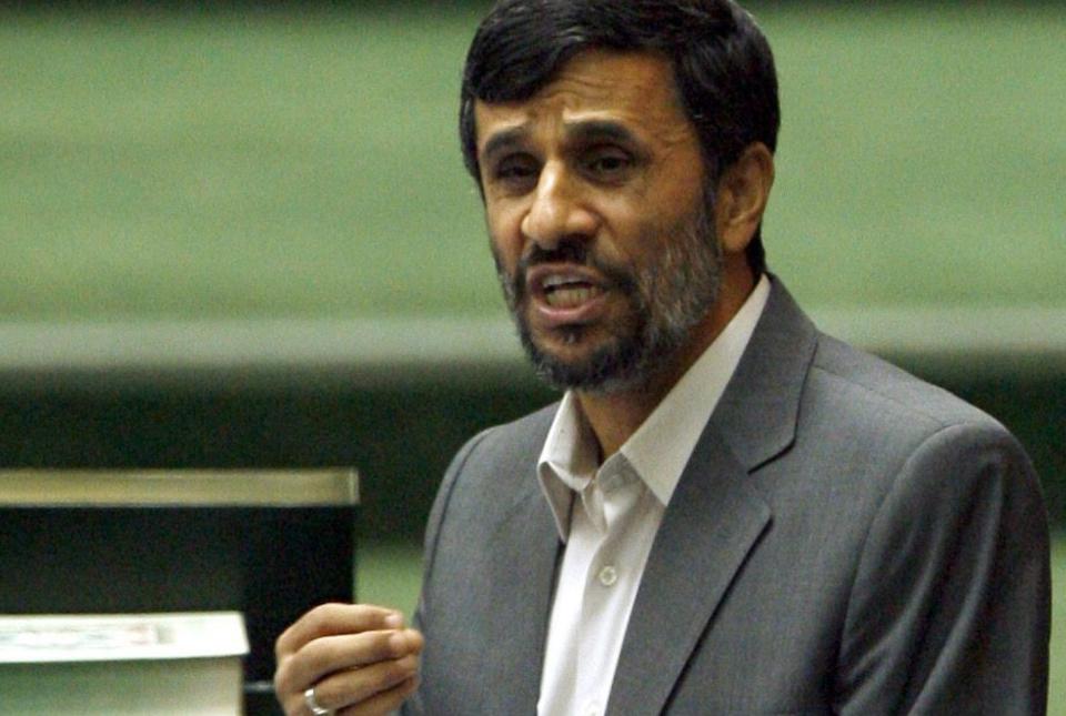 VIL SNAKKE IGJEN:  Irans president Mahmoud Ahmadinejad vil n� snakke om atomprogrammet igjen.  Foto: SCANPIX/EPA/ABEDIN TAHERKENAREH