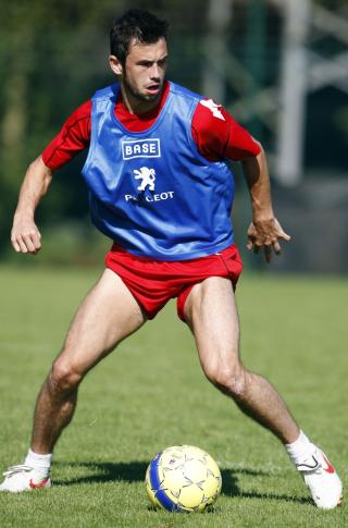 KLANDRER DOMMEREN: Standard Liege-kaptein Steven Defour. Foto:  REUTERS/Francois Lenoir