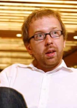D�RLIG P� VISUELL KOMMUNIKASJON: Politiets nye nettsider er teksttunge og uoversiktelige, mener prosjektleder i NRKs utviklingsavdeling, Eirik Solheim. Nettstedet kunne, if�lge ham, hatt sv�rt godt av flere bilder og video, samt mulighet til � laste opp dette sammen med en anmeldelse. Foto: BORUT PETERLIN/MLADINA