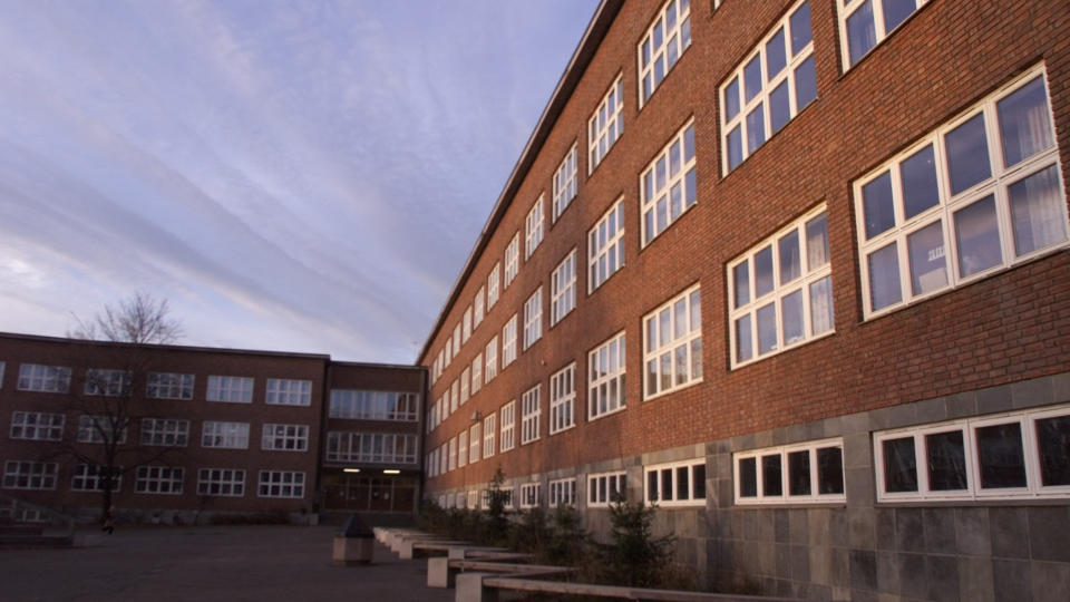 STENGT P� UBESTEMT TID: Utdanningsetatens hovedverneombud har stengt deler av Marienlyst skole. - Arbeidet ved skolen er avsluttet til jeg sier den kan �pne igjen, sier Knut Myhrer. Fl�yen p� bildet er forel�pig ikke stengt. Foto: Scanpix