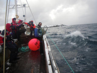 HAVFISKE: Barentshavet i vinterstorm er en spennende opplevelse for mange turister.Foto: Kirsten Margrethe Buzzi