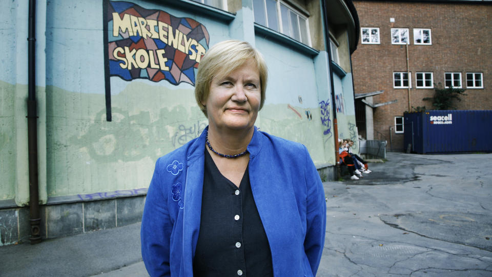 NYTT VENTILASJONSANLEGG SKAPER TR�BBEL: Rektor Ingjerd Eriksen ved Marienlyst skole forteller at de har etter skolestart slitt med � regulere temperaturen i deler av skolebygningen. Dette skal n� v�re i orden. Foto: STEINAR BUHOLM