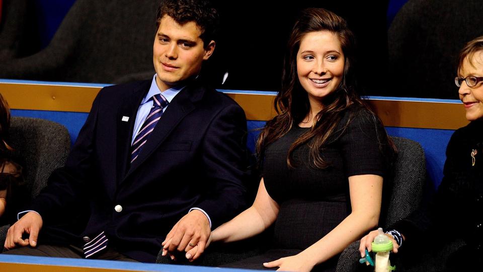 DEN GANG DA: Levi Johnston og Bristol Palin holdt hender under republikanernes landsm�tet i fjor. N� er de visstnok knapt p� talefot. Foto: EPA/SHAWN THEW/Scanpix