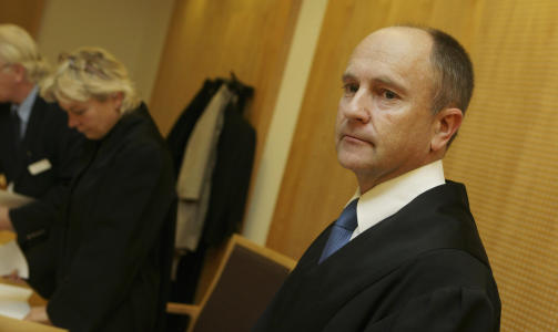  - MIN FRAMSTILLING:  Statsadvokat og tidligere assisterende ovrv�kningssjef Stein Vale ble aldri aktor i noen Treholt-sak. Men n� kommer han med sin personlige framstilling av saken i en bok. FOTO: BERIT ROALD, SCANPIX.