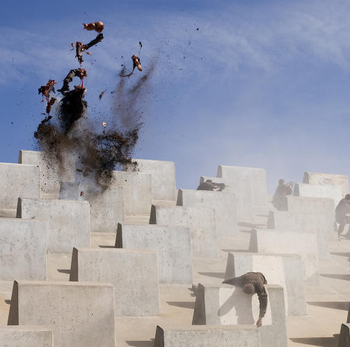 EKSPLOSIVT? En av de mer grusomme scenene fra Gamer.