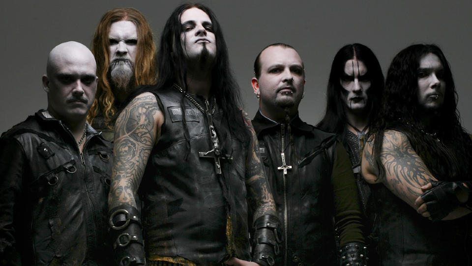 UTE: Dimmu Borgir er en av Norges aller st�rste internasjonale musikkeksport�rer. N� er Mustis (nr. fem fra venstre) i dialog med advokat etter � ha f�tt sparken fra bandet. Ogs� ICS Vortex (nummer to fra venstre) har forlatt medlemmene. 
Foto: H�kon Mosvold Larsen / SCANPIX .