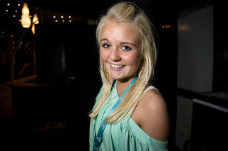 Melodi 6: �Jeg bare smiler�.
Maren Klethagen (15 �r) kommer fra Gj�vik i Oppland.