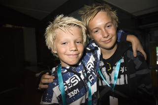 Melodi 3: �Du og jeg�
Artist: 2 Boys.
Bast�r av br�drene Sondre (10 �r) og Marcus Bringaker (12 �r) fra Sandefjord.