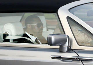  P� PLASS:  Chris Tucker var en av de f�rste stjernene som kom tiol begravelsen. Foto: AP/SCANPIX.