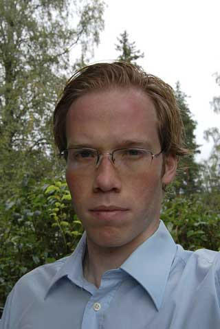 KRITISERER FARMEIER: Odd Harald Eidsmo, informasjonsansvarlig i Dyrebeskyttelsen, har ingen tro p� at revene er plassert p� g�rden til pelsfarmeier. Han forteller at han har sett videoen av de skadde dyrene 15 dager f�r g�rdeier anmeldte forholdet til politiet. Foto: Dyrebeskyttelsen