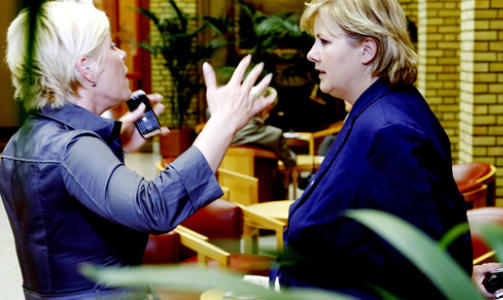 MULIG REGJERING: Frp-leder Siv Jensen og H�yre-leder Erna Solberg i vandrehallen p� Stortinget. Foto: Jacques Hvistendahl / Dagbladet
