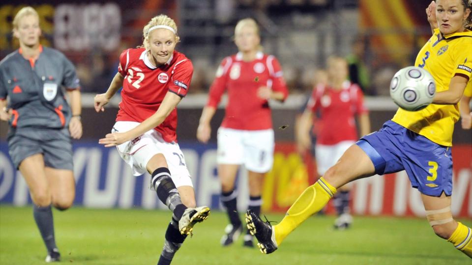 STJERNESKUDD: Cecilie Pedersen har virkelig sl�tt til i EM, og n� f�r hun ogs� vist seg fram i beste sendetid p� tv. Foto: REUTERS