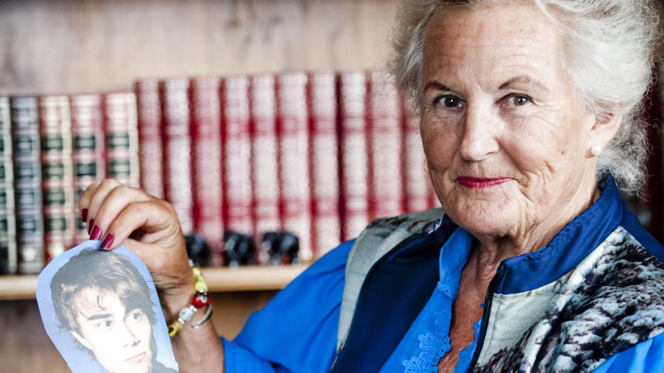 HUSVERT OG EKSTRAMOR: Karin Madsen sier Alexander er som en s�nn for henne. Hun merker lite til at han n� spiller inn millioner av kroner, bortsett fra at Alexander ba om � f� betale litt mer i husleie. Foto: Thomas Rasmus Skaug