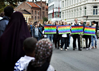 APPLAUS: Demonstrasjonen �Holde hender p� Gr�nnland� mottok applaus fra tilskuere. Foto: Nina Hansen