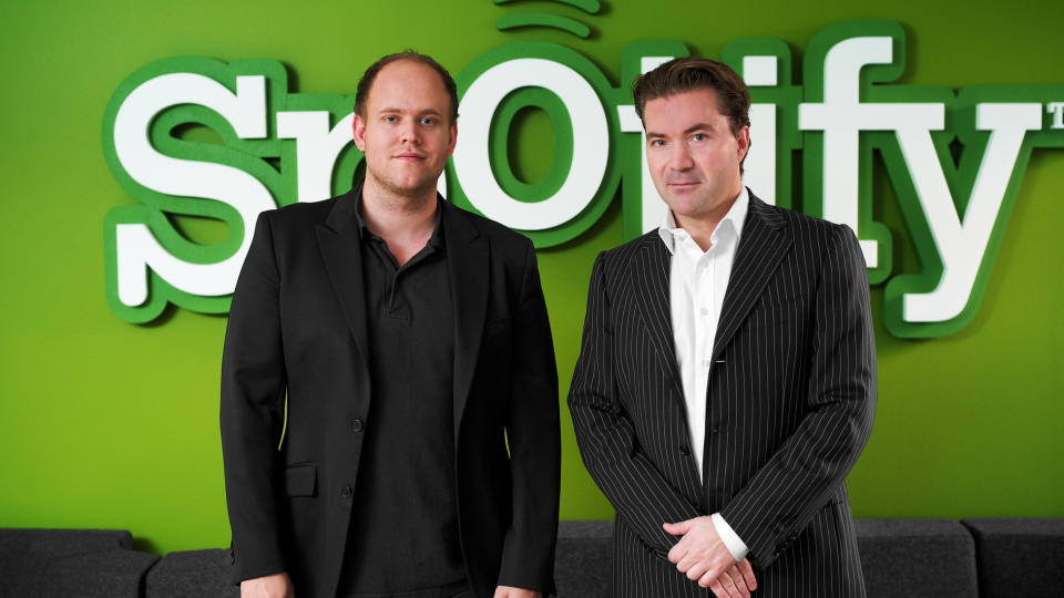 TIL KIOSKEN:  Snart kan du kj�pe abonnement p� musikktjenesten Spotify i kiosken. Her er grynderene bak tjensten Daniel Ek og Martin Lorentzon. Foto: Spotify.com