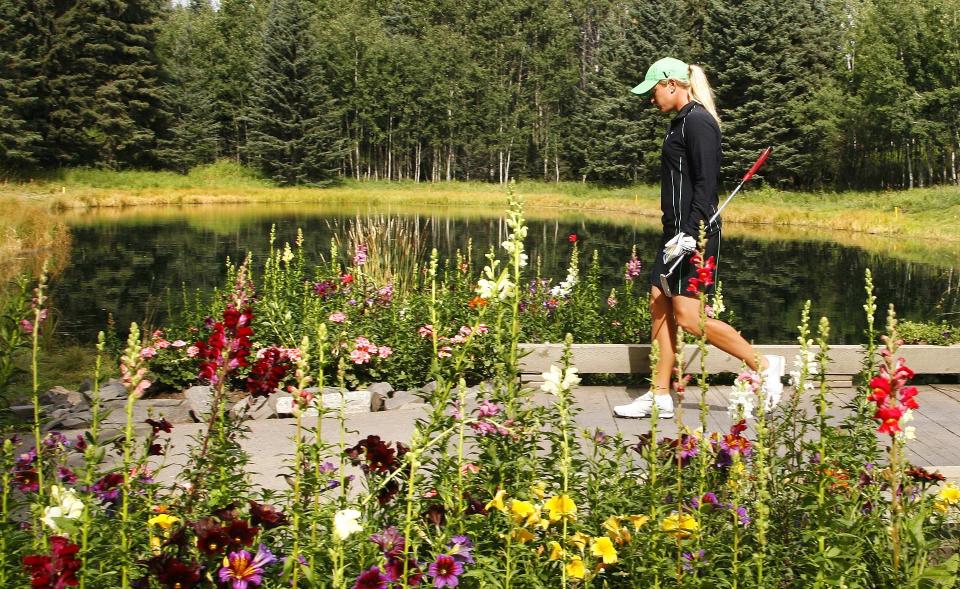 P� VEI MOT SEIER?: Suzann Pettersen har en alle tiders mulighet til � vinne sin f�rste turneringsseier for �ret n�r hun n� g�r inn i sisterunden i Canadian Open med fem slags ledelse.Foto: SCANPIX/REUTERS/Todd Korol