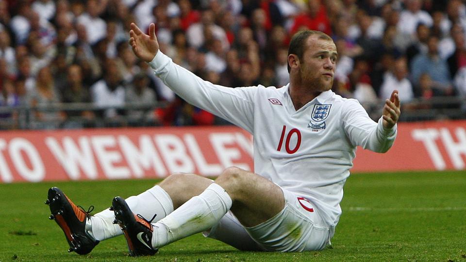 ROONEY: P� banen for England.    REUTERS/ Eddie Keogh (BRITAIN SPORT SOCCER)