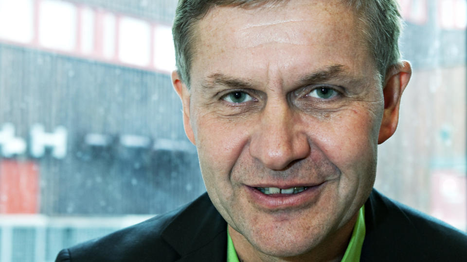 LEI T�KEPRAT: Erik Solheim er lei det han kaller Frps t�keprat n�r det gjelder milj�sp�rsm�l. I dag sender han et brev til Siv Jensen seks sp�rsm�l til Siv Jensen som han vil ha svar p�. Foto: Nina Hansen