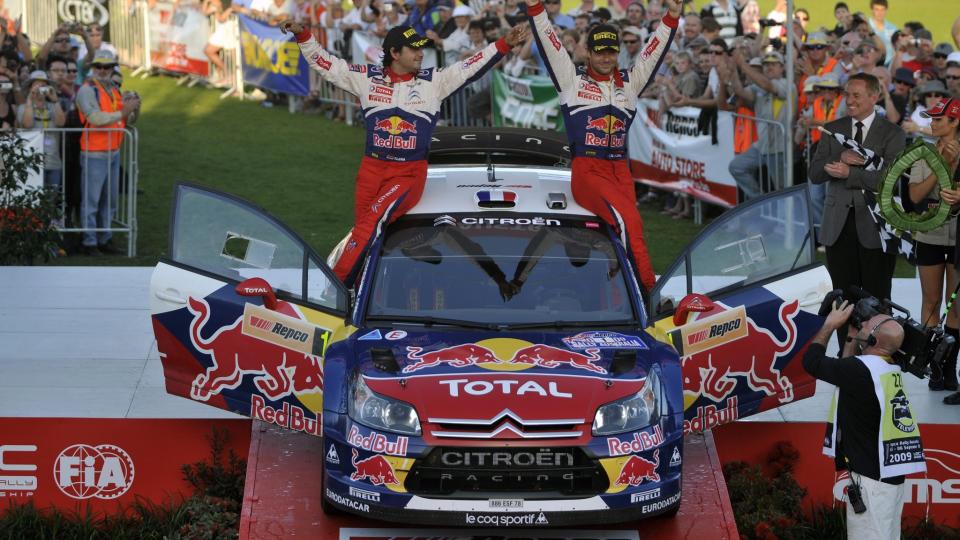 INGEN FEST: Sebastien Loeb jublet som vinner etter siste etappe av Rally Australia, men det ble ingen fest etterp�. Franskmannen ble nemlig fratatt seieren. Foto: EPA