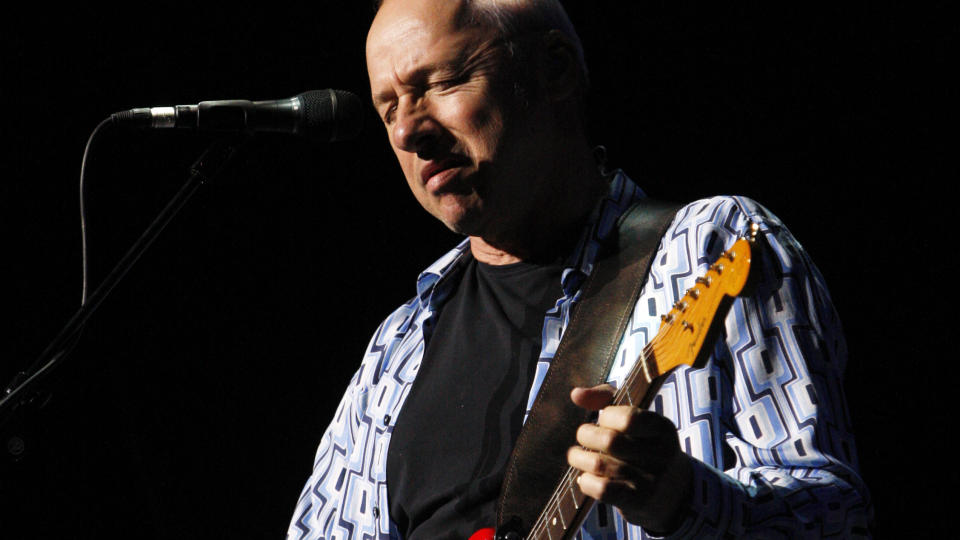 NORGESVENN: Mark Knopfler spiller p� neste �rs Norwegian Wood. Dagen etter st�r han p� scenen i Bergen.