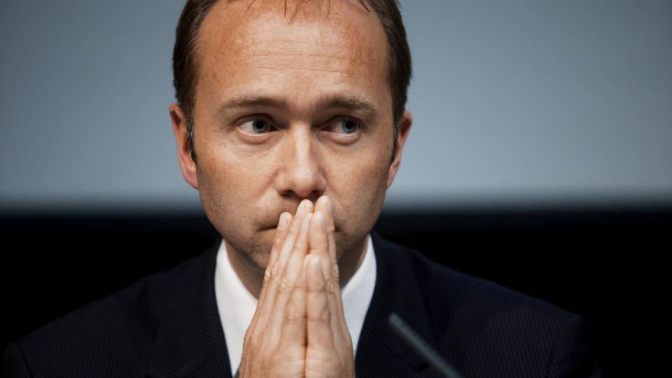 HAR FUNNET L�SNINGEN: Distribut�rene skal v�re med p� � betale for TV 2. Slik vil kulturminister Trond Giske sikre seg at det forblir en kommersiell allmennkringkaster her til lands. FOTO: SCANPIX
