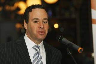 TALESKRIVER FOR BUSH: David Frum fant opp �ondskapens akse�, men utgangspunktet hans var �axis of hatred�. 
Foto: Terje Bendiksby / SCANPIX .