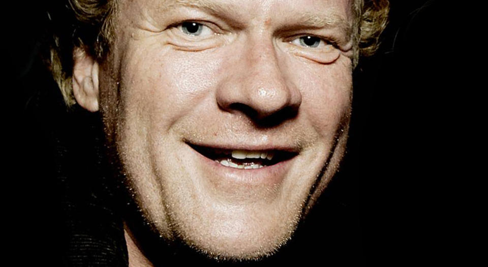  MER MYK: Sven Nordin (52) fremst�r som kroneksempelet p� en skikkelig mann for de fleste. Selv f�ler han seg ikke som en manne-mann. I h�st spiller han i forestillingen �Frustrerte Fyrer� p� Dizzie Showteater. Foto: Henning Lilleg�rd.