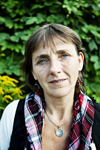 DIAGNOSEN FORSTYRRER: - Fokuset p� diagnoser kan forstyrre b�de dialogen og samarbeidet. F�rst m� vi lytte til de det gjelder og v�re opptatt av deres beskrivelser, erfaringer og forst�else, sier klinisk sosionom Turid Foss. Foto: Nina Hansen