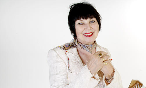 MOTE-EKSPERT: Kiki S�rum ble 70 �r gammel og levde et urbant liv, if�lge presten. Men hjemme var det n�kkelost og enkelt br�d som stod h�yest. Foto: SCANPIX