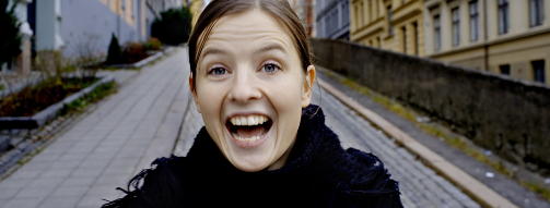 SM�RBLID: Guro Huseby ser fortsatt fram til � overta g�rden fra mor og far. I sommer passet hun grisene alene. Men kanskje ikke mutters alene? Foto: LARS EIVIND BONES/DAGBLADET