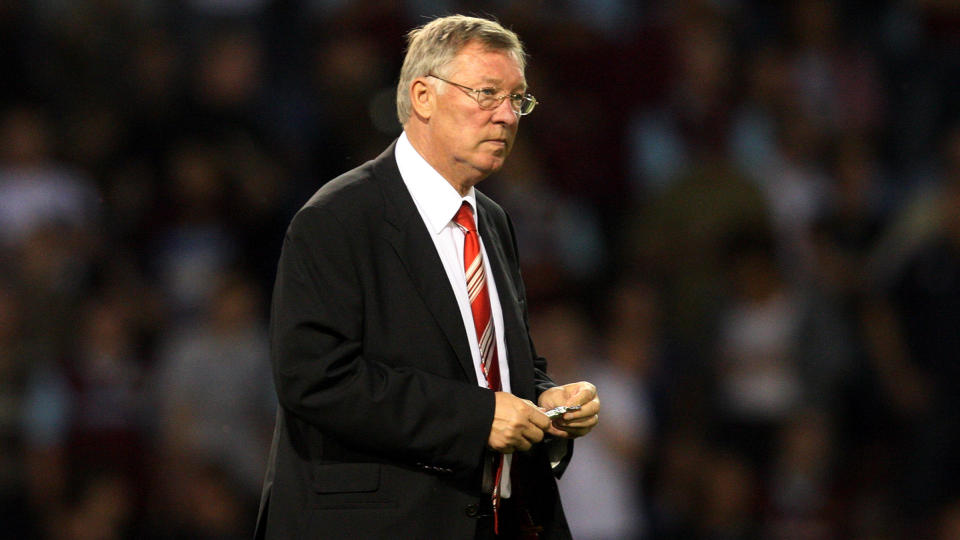RENT MEL I POSEN: Manchester United, her representert ved manager Sir Alex Ferguson, hevder at Paul Pogbas overgang ble utf�rt etter boka. Foto: Scott Heppell / AP.