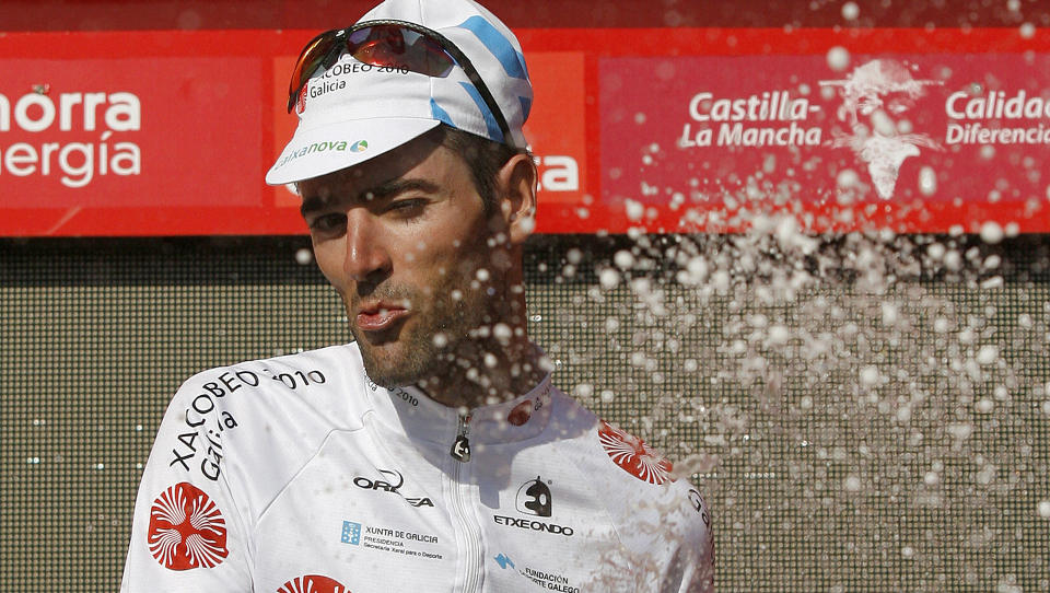 VANT: Gustavo Cesar Veloso hentet hjem klatreetappen i Vuelta a Espana. Spanjolen vant med 21 sekunder foran italieneren Marco Marzano. Foto: Jose Jordan / EPA.