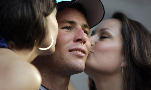 TOK HUSHOVD IGJEN: Mark Cavendish slo nok en gang Thor Hushovd i en massespurt. Foto: AP