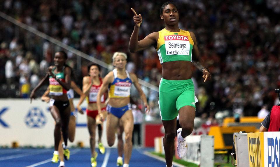 IMPONERENDE GULL: Caster Semeny l�p inn til et 800-metersgull som satte fart p� spekulasjonene. Foto: EPA