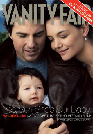 STOLT FAMILIE:  Tom Cruise og Katie Holmes med barnet Suri Cruise p� forsida av Vanity Fair. Foto: AP Photo/Vanity Fair. Annie Leibovitz