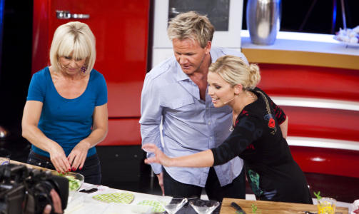 GJESTEKOKK: Gordon Ramsay er med i den f�rste episoden av Tinas nye TV-program. Det var han som utviklet Cookalong-konseptet. Foto: STELLA PICTURES