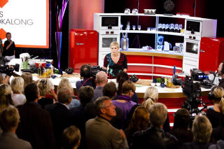 FILMES FORAN PUBLIKUM: Men mange TV-seere mener Cookalong er for heseblesende.