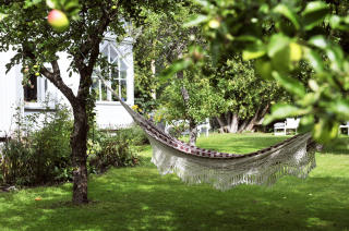 SLIPPER VISNINGER? Megler er alt i gang med � vurdere budgiverne som har str�mmet til siden huset ble lagt ut for mindre enn tre dager siden. Foto: Inviso AS v/ fotograf Arne Simonsen
