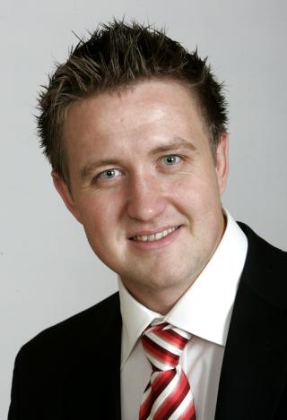 BEKLAGER: - Jeg burde ikke brukt ordet �rasisme�, sier Truls Wickholm. Foto: Scanpix