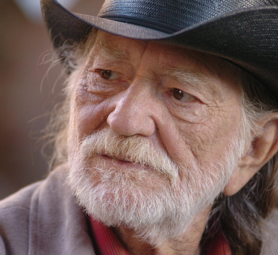 LITT FOR PRODUKTIV: Willie Nelson gir ut flere plater i �ret. Alle kan ikke v�re like bra. Foto: Stella Pictures